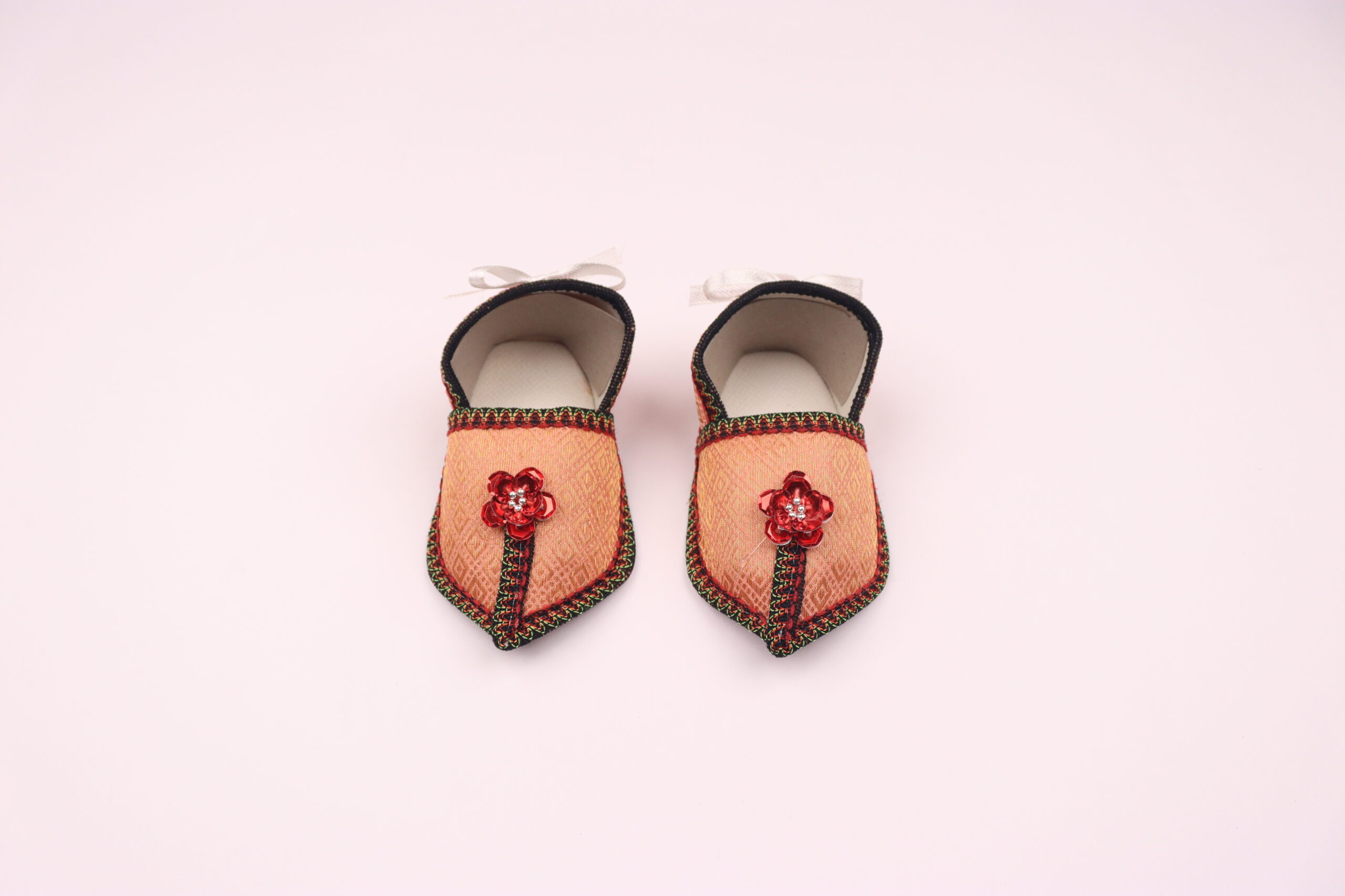 ethnic baby jutti baby mojari shoes traditional baby footwear embroidered infant jutti newborn ethnic shoes indian baby slippers festive baby shoes soft sole baby jutti baby girl ethnic shoes baby boy mojari floral bead baby shoes
