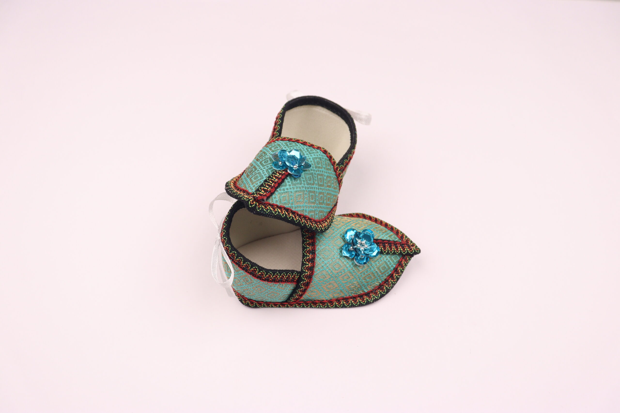 ethnic baby jutti baby mojari shoes traditional baby footwear embroidered infant jutti newborn ethnic shoes indian baby slippers festive baby shoes soft sole baby jutti baby girl ethnic shoes baby boy mojari floral bead baby shoes